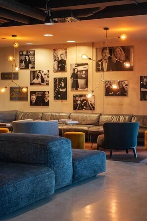 Reception - Gambino Hotel Cincinnati (Munich)