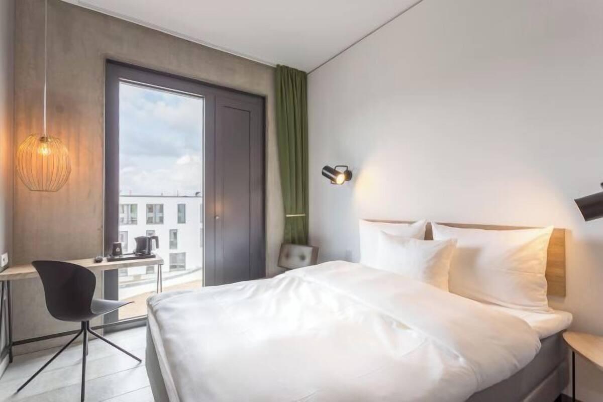 Luxe beddengoed, pillowtop-bedden, een kluis op de kamer, een bureau