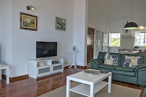 Family Apartment, 2 Bedrooms, Sea View, Beachfront | Living area