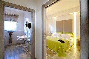 Standard Double Room | Bathroom