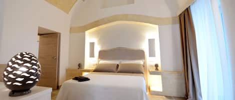 Escritorio, sistema de insonorización y wifi gratis