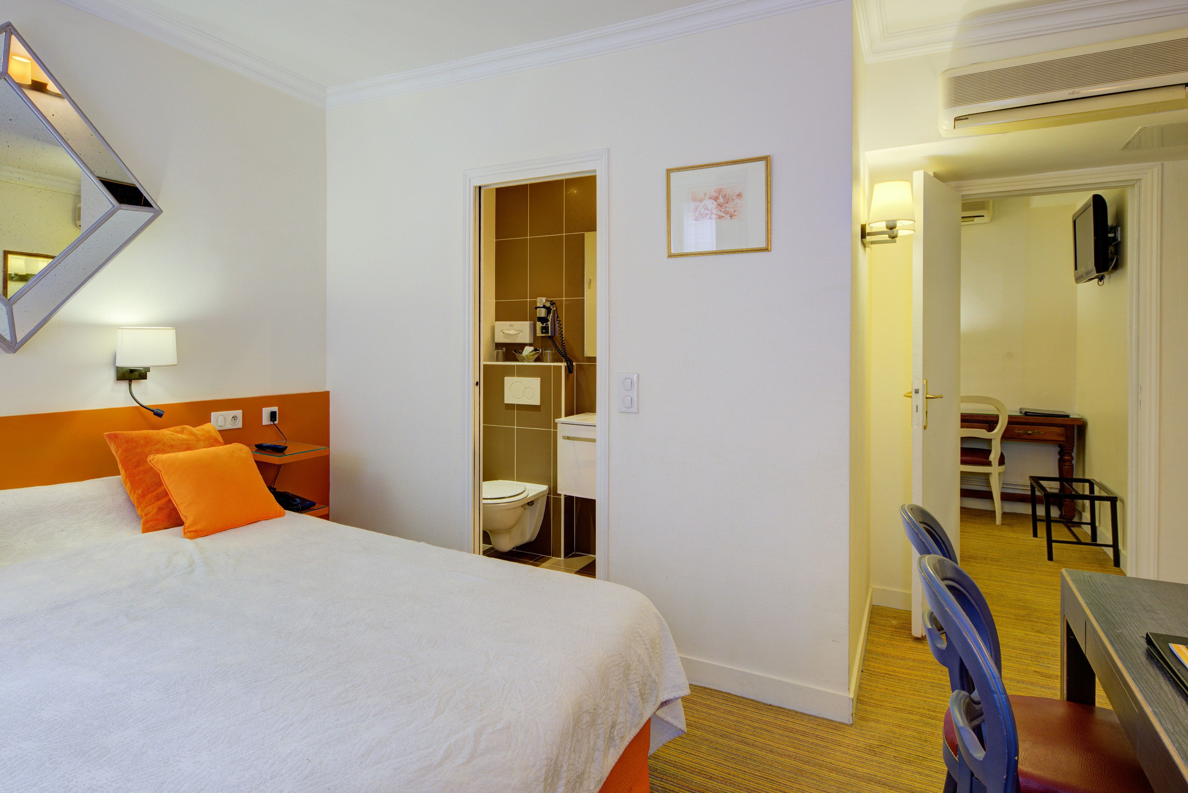 quadruple room | 1 bedroom, minibar, desk, blackout curtains