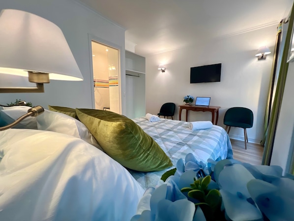 Dobbeltrom – superior | Minibar, skrivebord, blendingsgardiner og wi-fi (inkludert)
