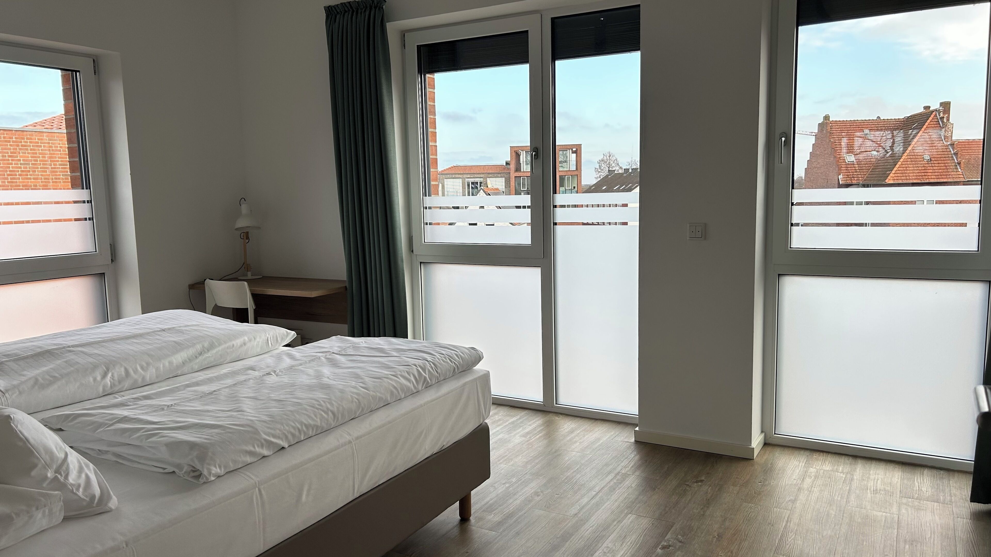 Caja de seguridad en la habitación y escritorio 