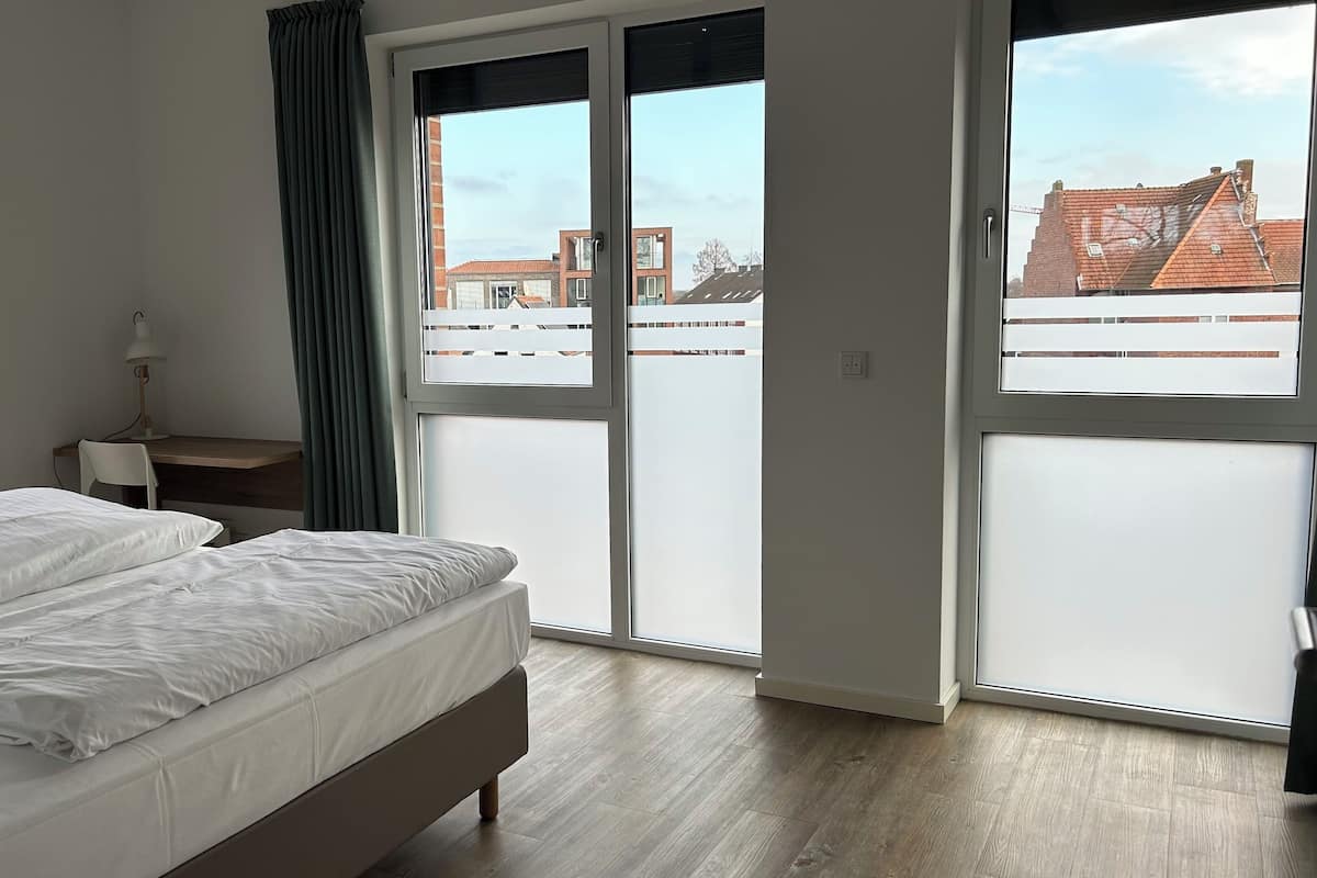 Caja de seguridad en la habitación y escritorio