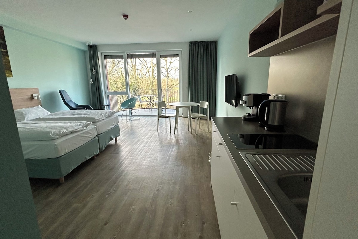 Caja de seguridad en la habitación y escritorio