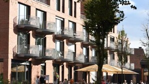 A multi-story building with balconies and outdoor seating areas. - Steverbett Hotel (Luedinghausen)