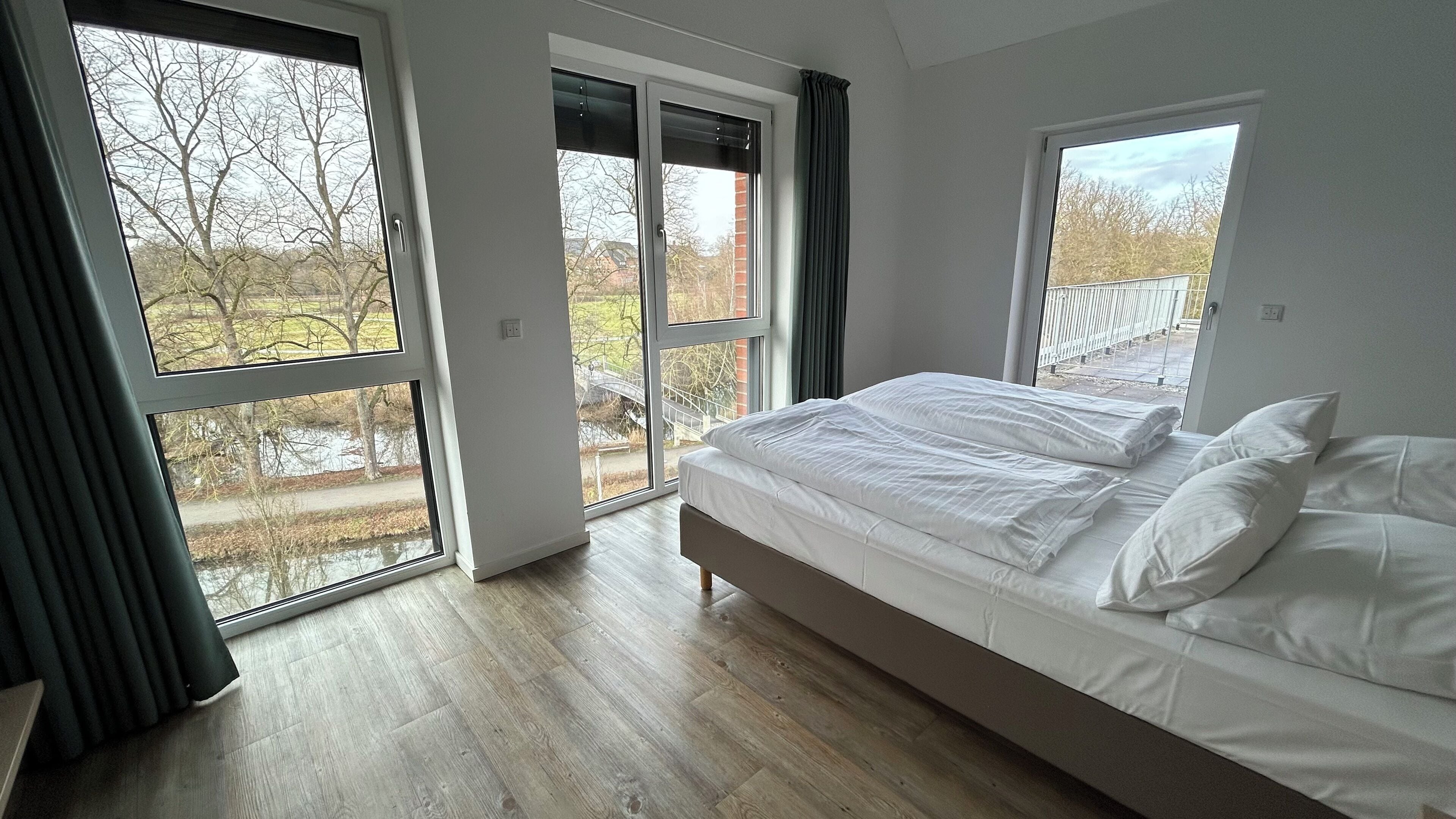 Caja de seguridad en la habitación y escritorio 