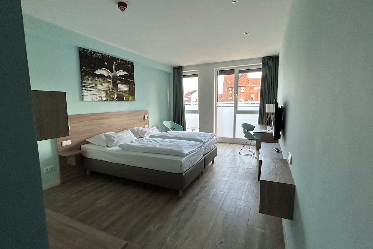 Caja de seguridad en la habitación y escritorio