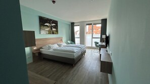 In-room safe, desk, soundproofing, cots/infant beds - Steverbett Hotel (Luedinghausen)