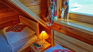 Standard Twin Room, 2 Single Beds | Iron/ironing board, free WiFi