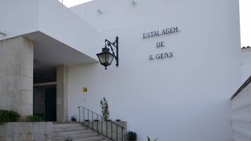 Pintu masuk hartanah