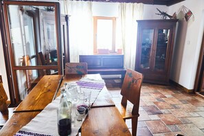Toys, books - Pensiunea Somesana (Sant)