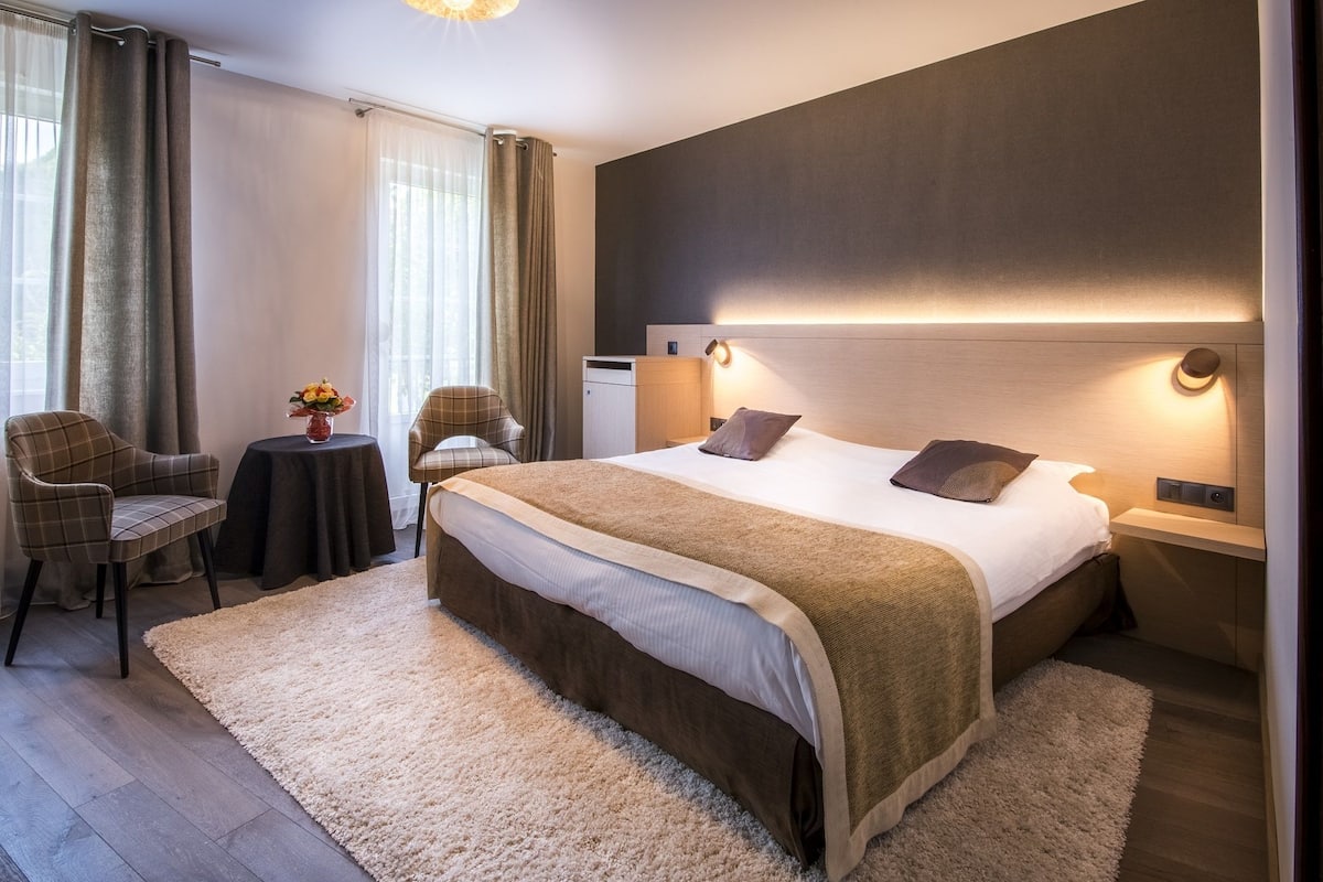 Deluxe kamer, 1 twee- of 2 eenpersoonsbedden | Een minibar, een kluis op de kamer, individueel gedecoreerd