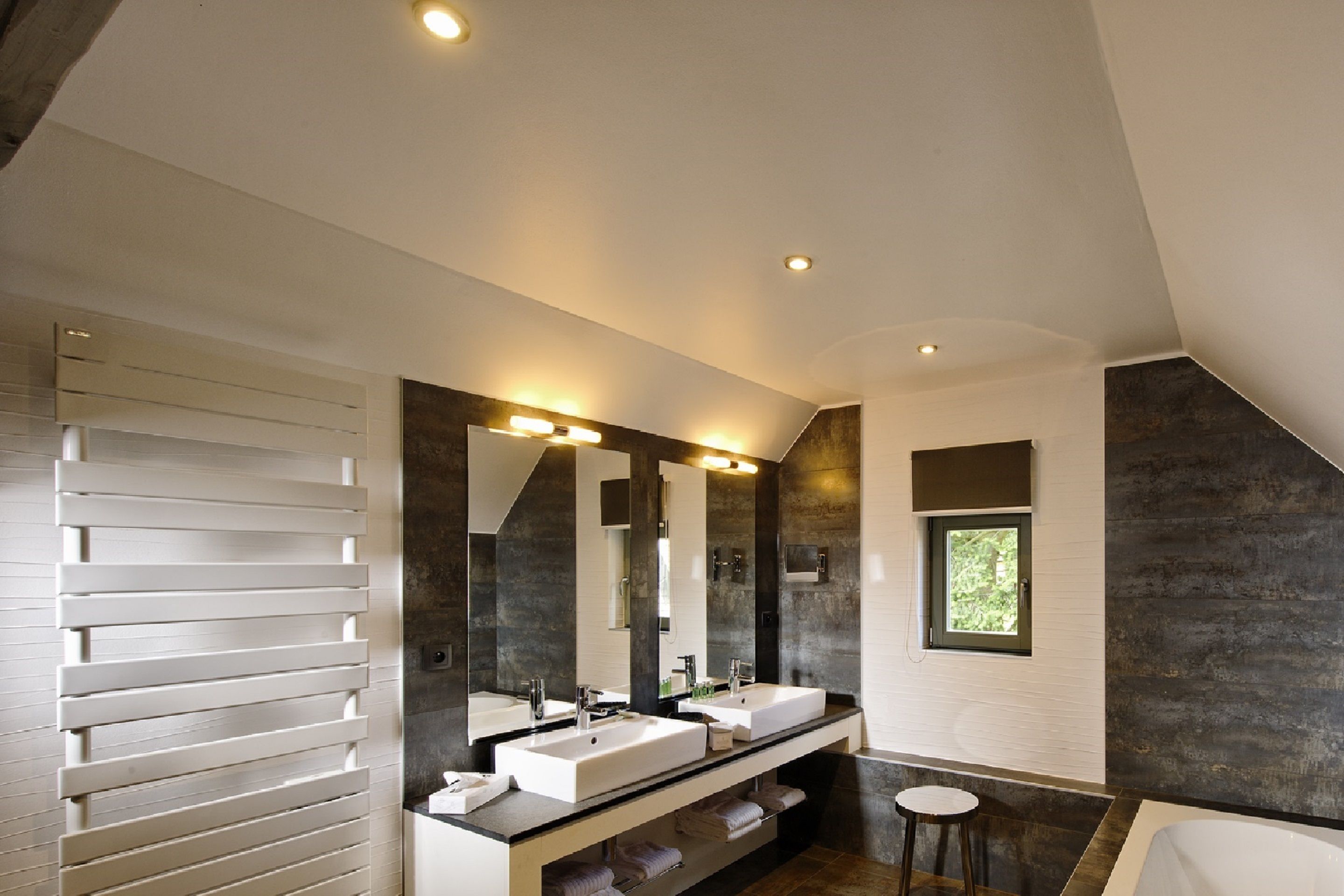 comfort apartment | bathroom | free toiletries, hair dryer, towels