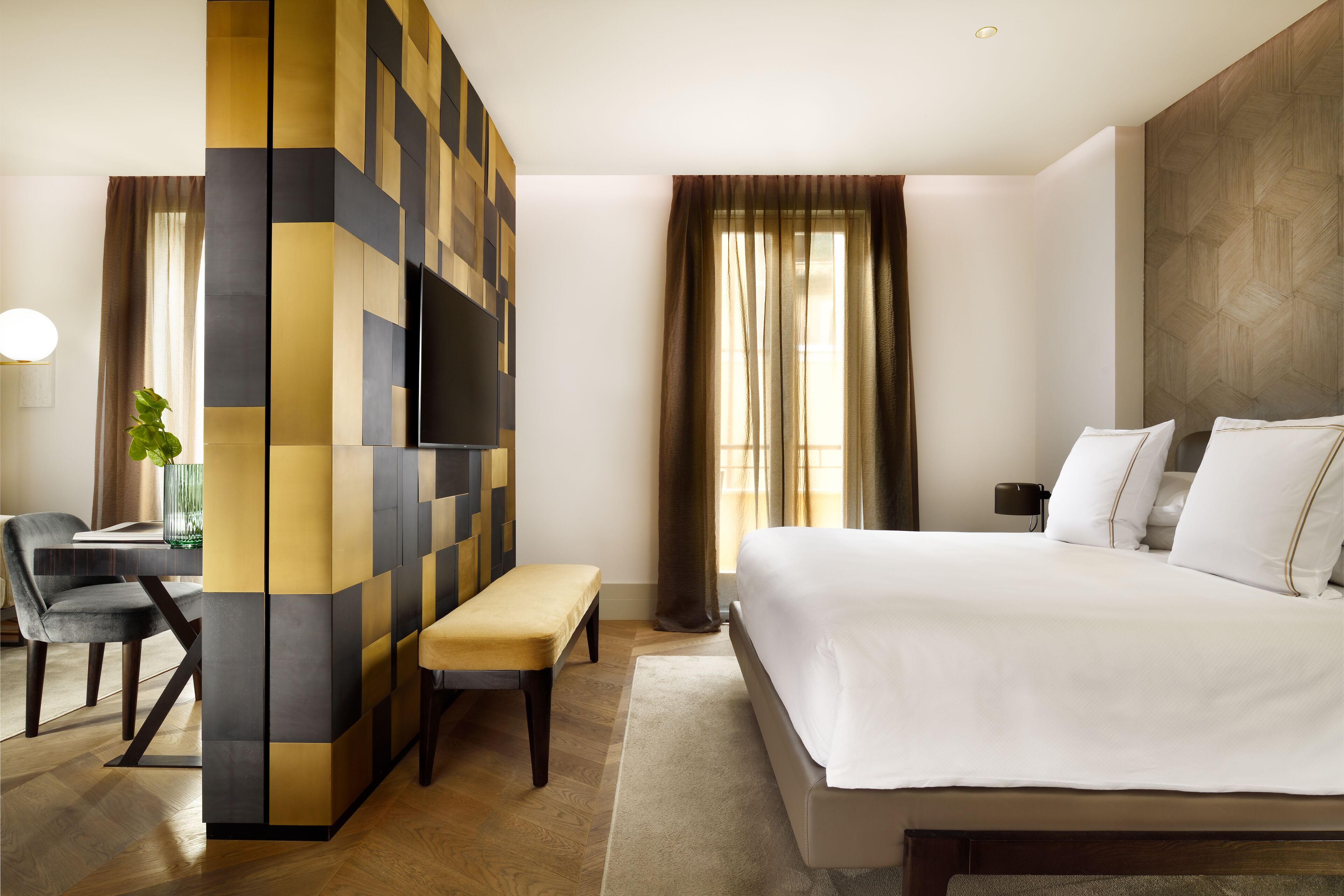 deluxe suite | 1 bedroom, premium bedding, down duvets, free minibar items