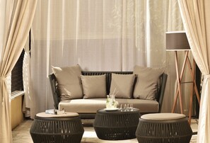 Phòng Suite, tầng lửng (Garden) | Bộ đồ giường cao cấp, chăn bông 