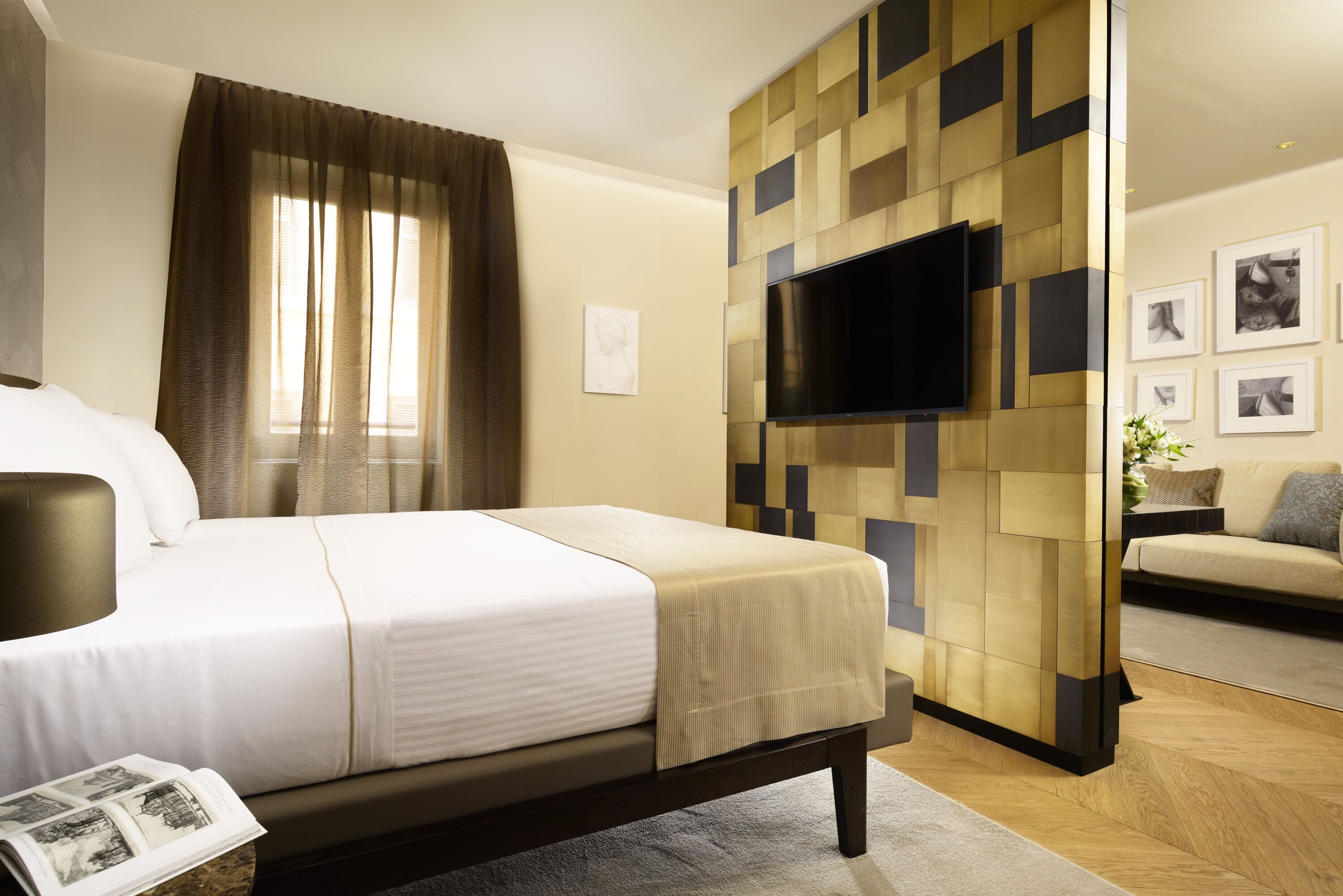 deluxe suite | 1 bedroom, premium bedding, down duvets, free minibar items