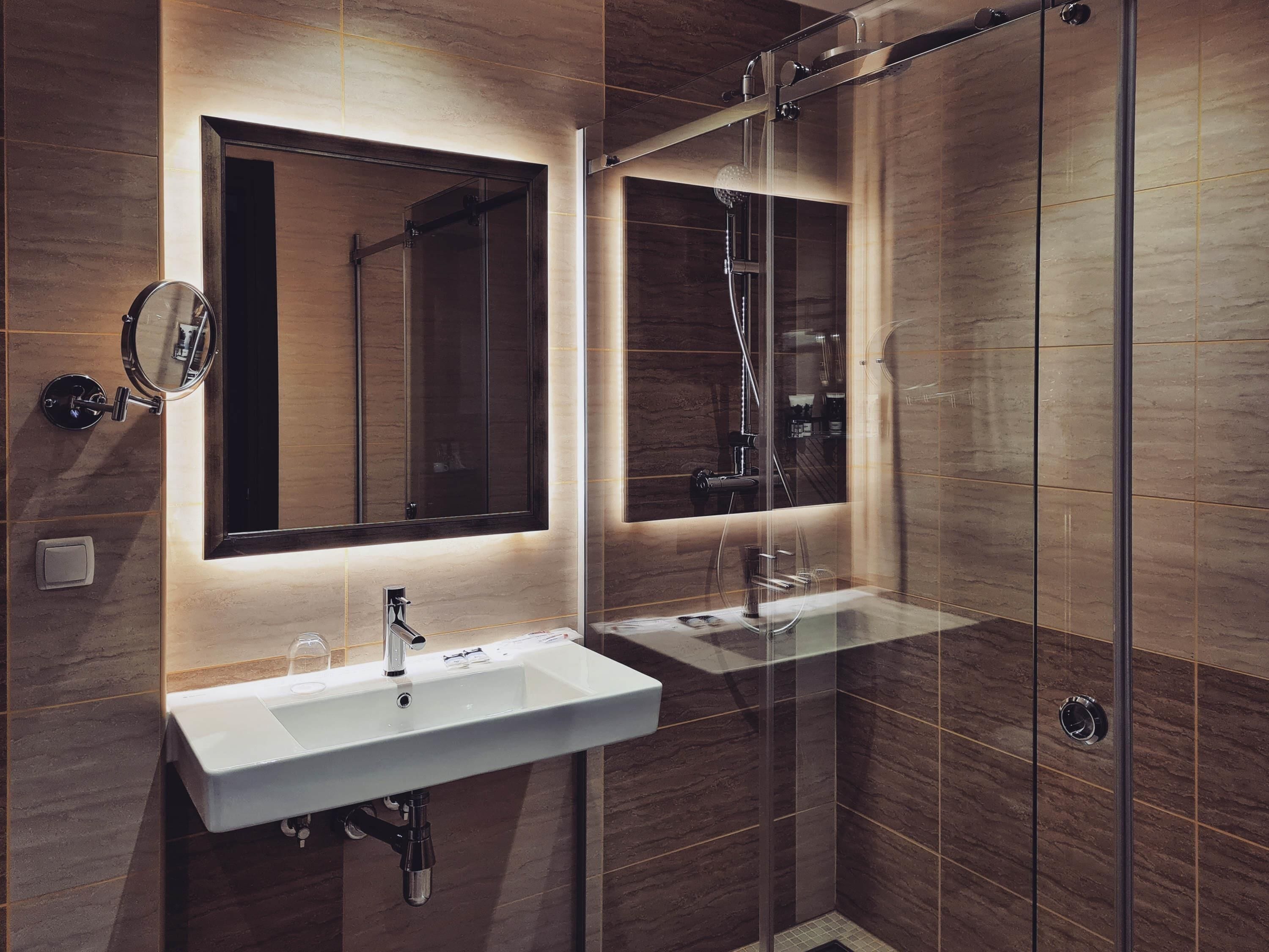 Standard Double Room, 1 Double Bed | 1 bedroom, minibar, in-room safe, desk