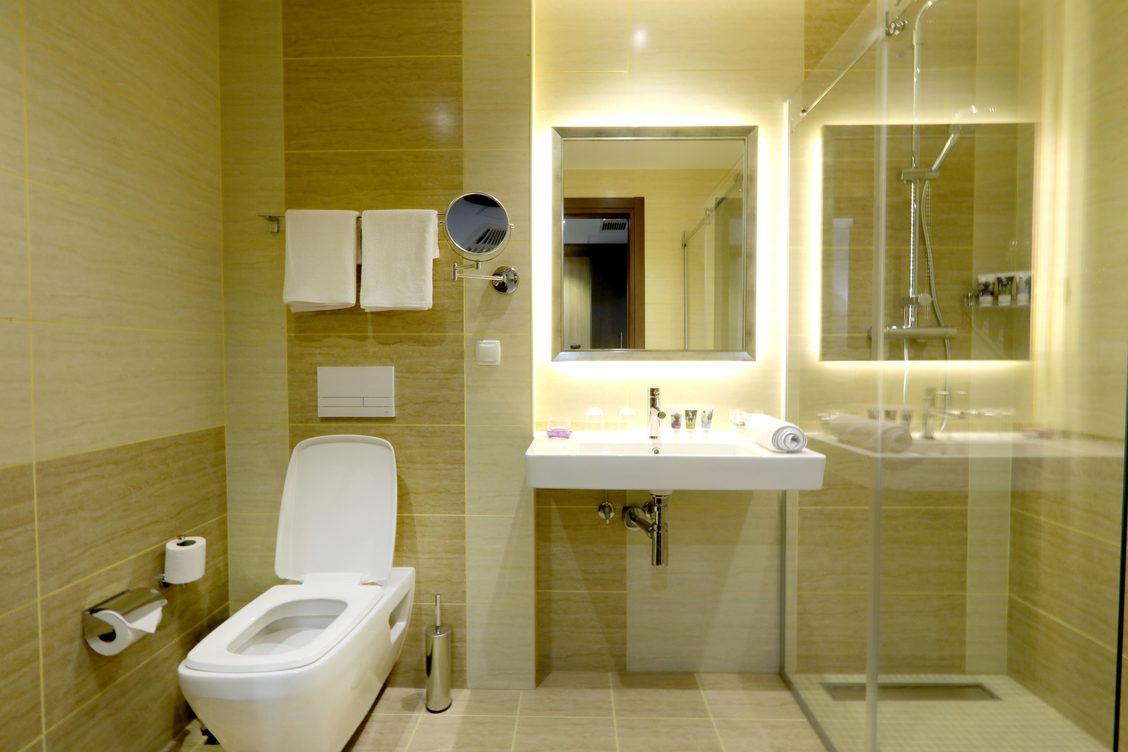superior room | bathroom | eco-friendly toiletries, hair dryer, towels