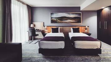 Standard Room, 2 Single Beds | 1 bedroom, minibar, in-room safe, desk