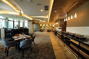 Bar (trong khuôn viên)