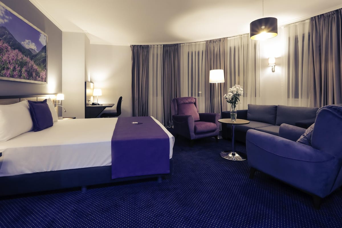 Superior Double Room, 1 Double Bed with Sofa bed | 1 bedroom, minibar, in-room safe, desk