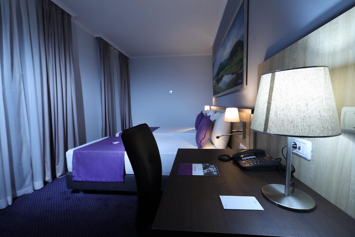 1 Schlafzimmer, Minibar, Zimmersafe, Schreibtisch