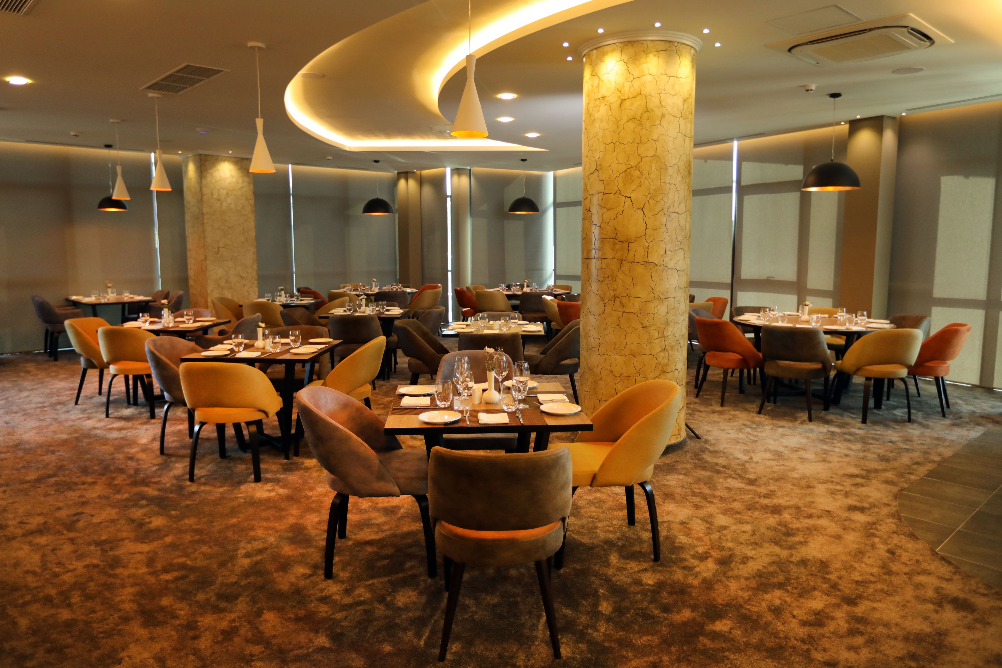 lunch and dinner served