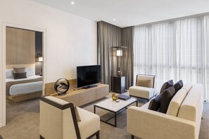 디지털 채널 시청이 가능한 40인치 평면 TV, TV, iPad