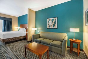 高档床上用品、客房内保险箱、办公桌、笔记本电脑工作区