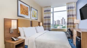 Escrivaninha, espaço de trabalho para notebook, cortinas blackout