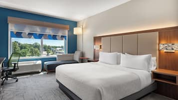 Premium bedding, in-room safe, desk, laptop workspace