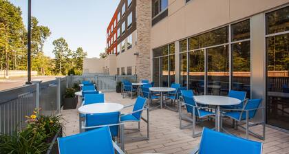 Holiday Inn Express Queensbury - Lake George Area, an IHG Hotel