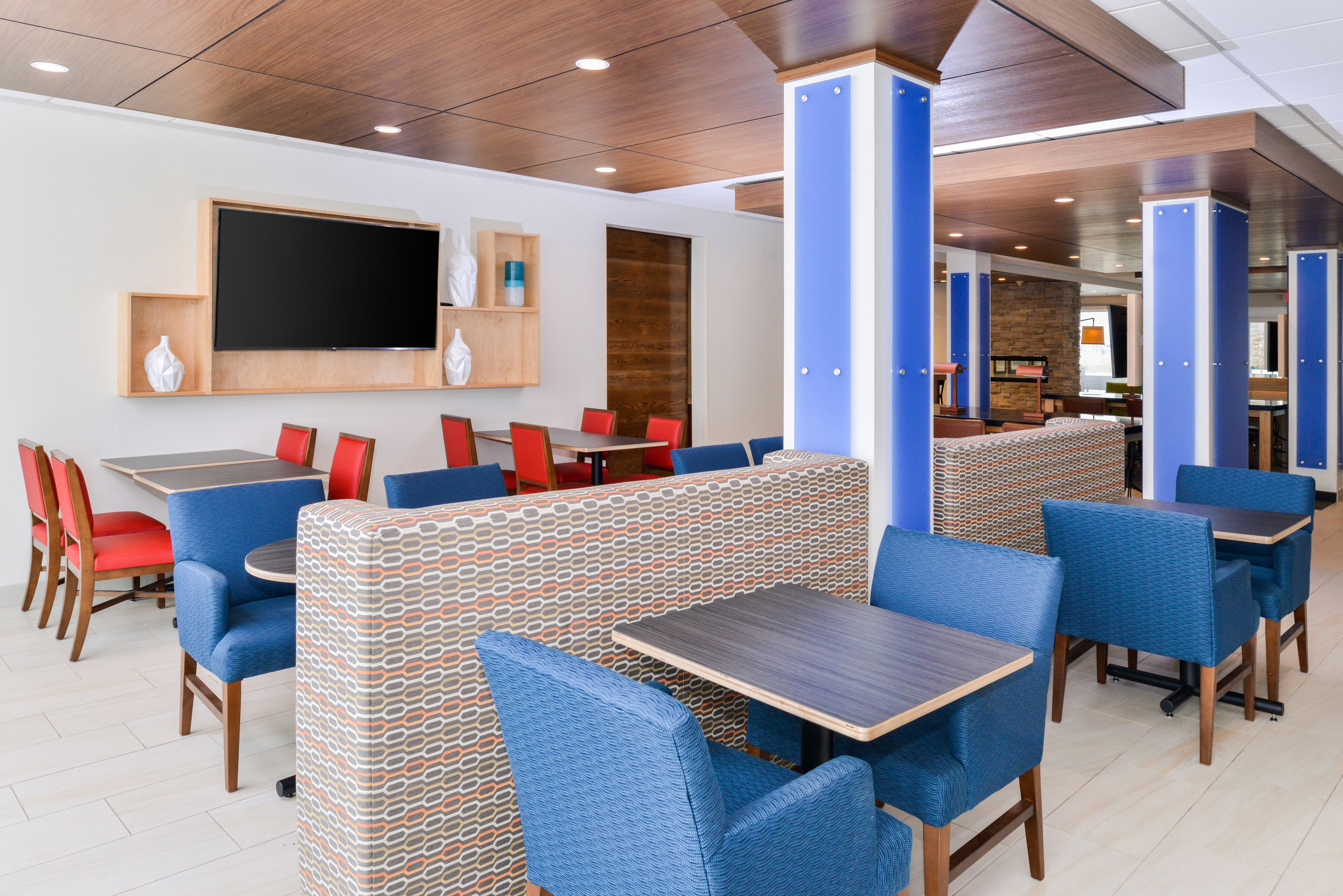 free daily self-service breakfast