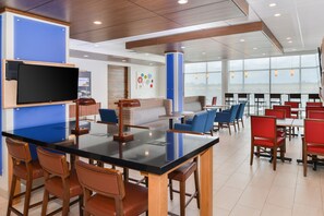 Free daily self-service breakfast - Holiday Inn Express & Suites Ogallala by IHG (Ogallala)