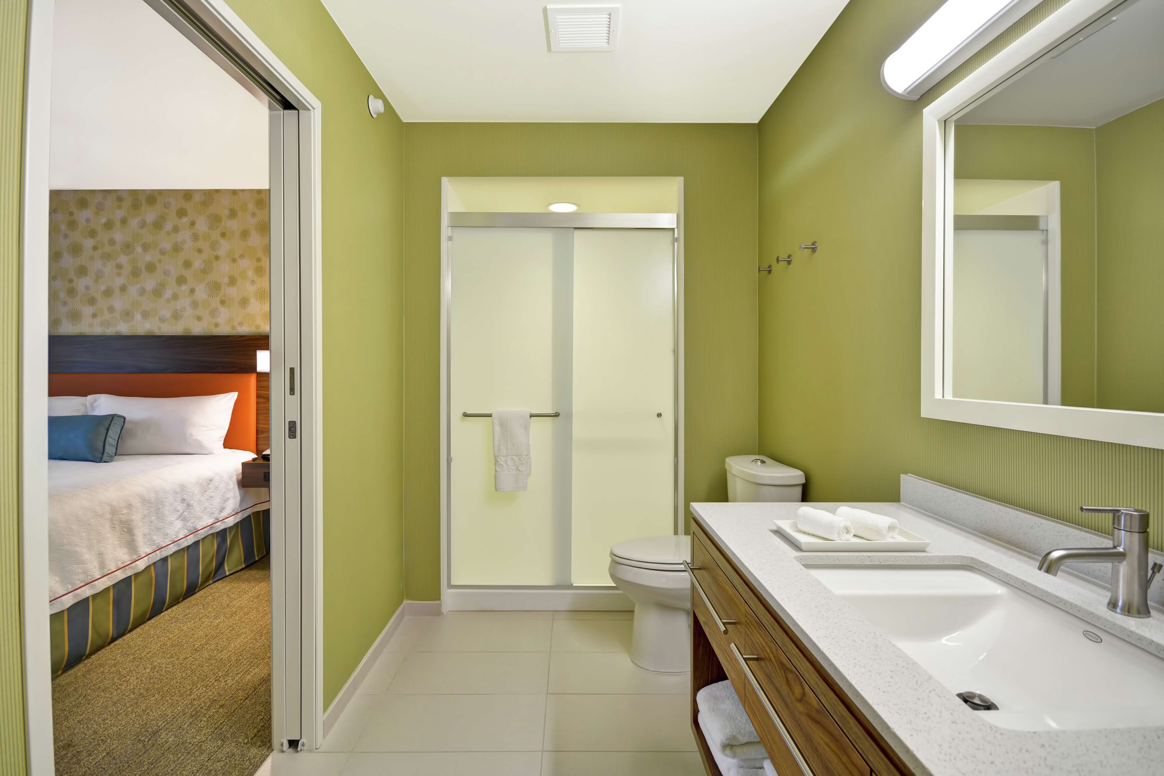 suite, 1 bedroom, non smoking | bathroom | shower, free toiletries, hair dryer, towels