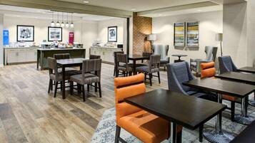 Ilmainen päivittäinen buffetaamiainen