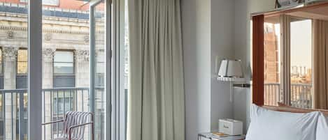 Studio, 1 King Bed, Balcony | 1 bedroom, premium bedding, minibar, in-room safe