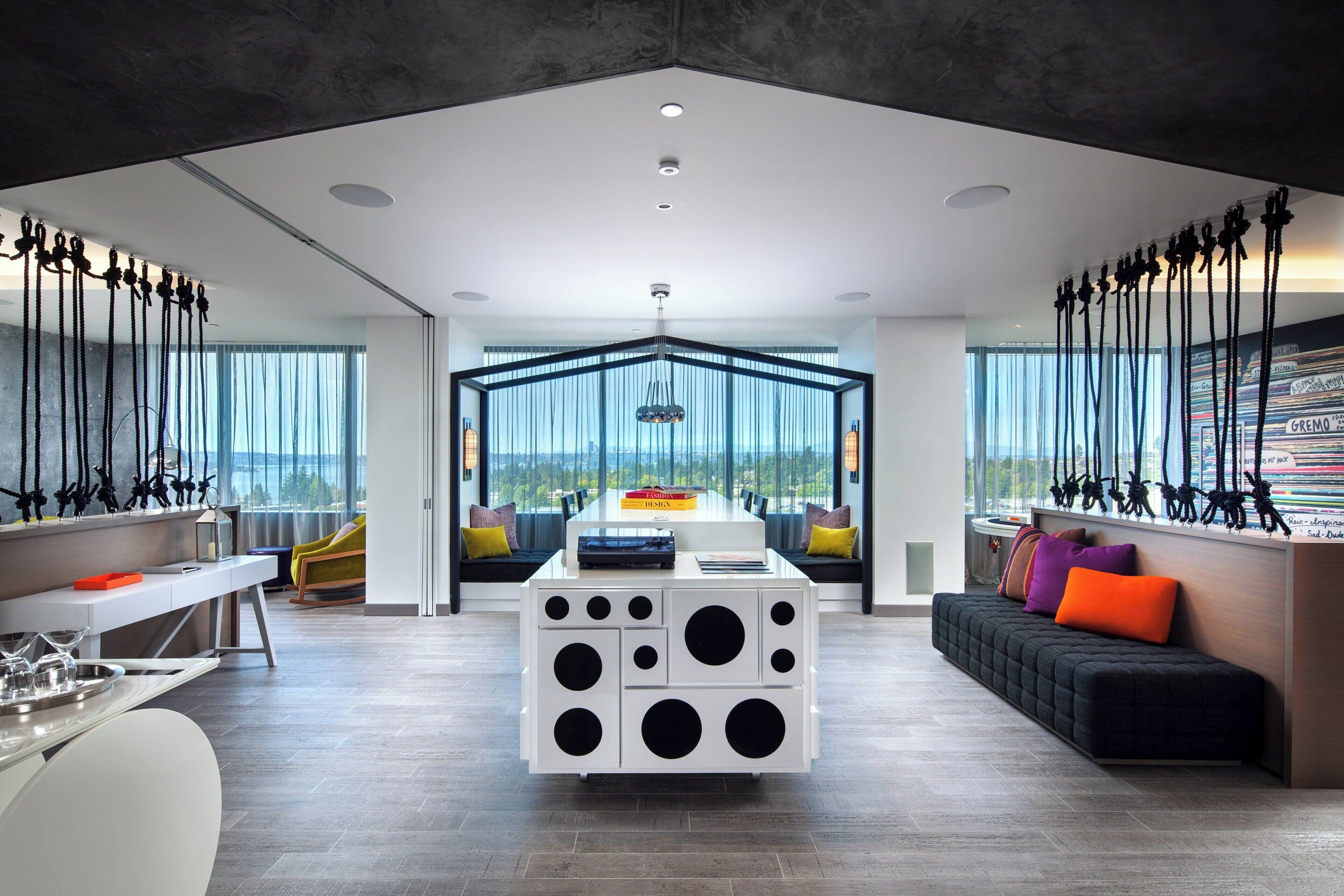 Premium bedding, in-room safe, desk, laptop workspace