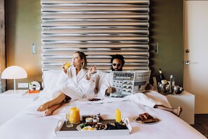 Ropa de cama de alta calidad, caja fuerte, escritorio