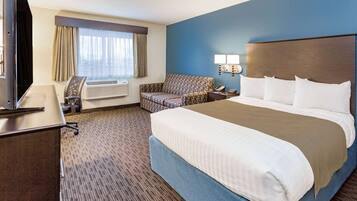 Deluxe Room, 1 Queen Bed, Accessible, Non Smoking | Desk, blackout drapes, soundproofing, iron/ironing board