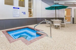 Tina de hidromasaje al aire libre