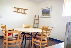 In-room dining - Fort Verde Suites Motel (Camp Verde)