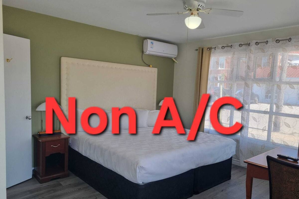 Room | WiFi (free), bed sheets