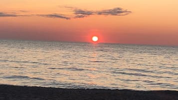 In Strandnähe, weißer Sandstrand