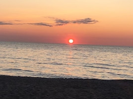 Perto da praia, areia branca 