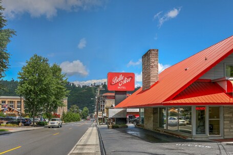 Belle Aire Motel - Image 9