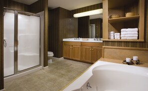 Articles de toilette gratuits, sèche-cheveux, serviettes fournies