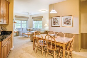 Frigorífic gran, microones, forn i placa de cuina 